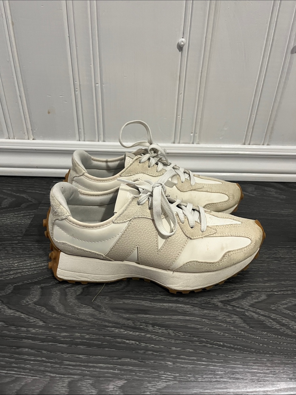 New Balance Women's White Cream Retro-Style Lace-Up Sneakers